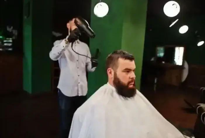 Klasyczne strzyżenie męskie — Barbershop Polska — efekt 2